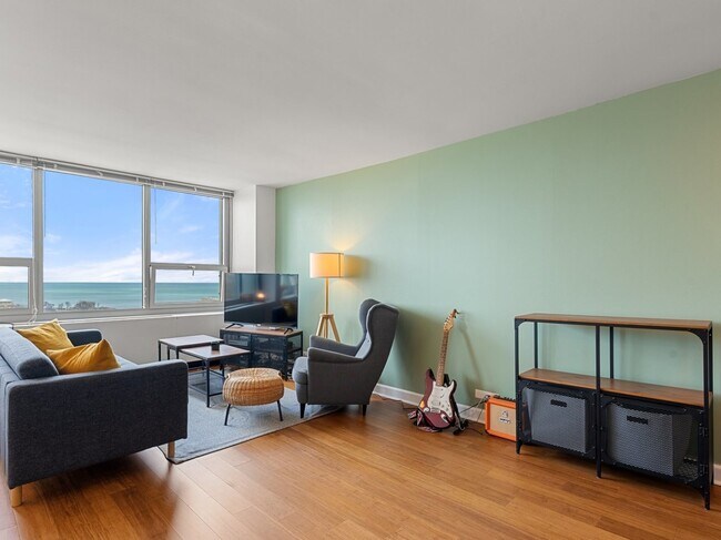 Foto del edificio - 1700 E 56th St