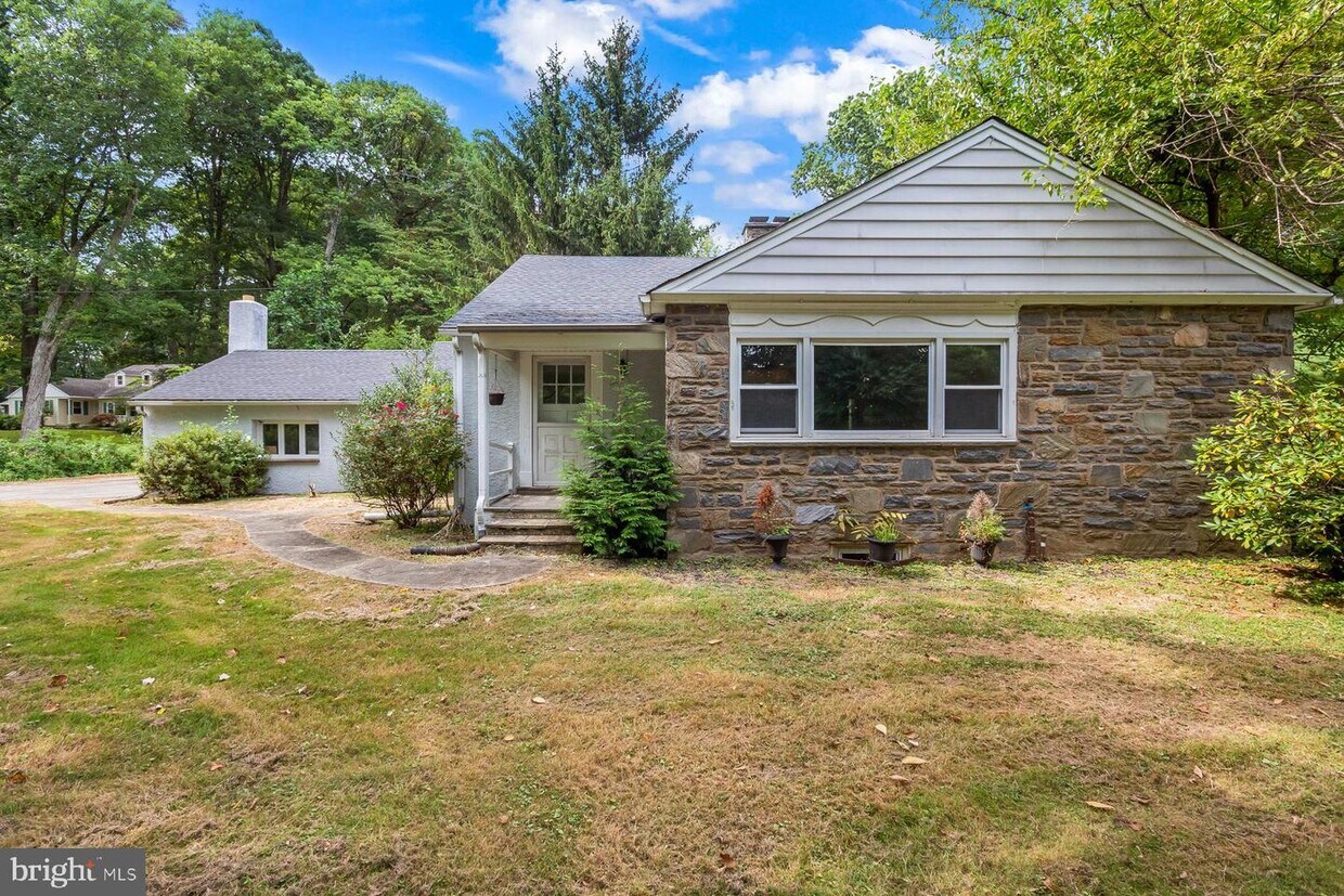 Primary Photo - 804 Forest Ln