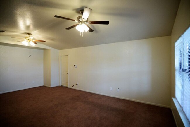 Foto del edificio - 5302 Morning Glen Ln