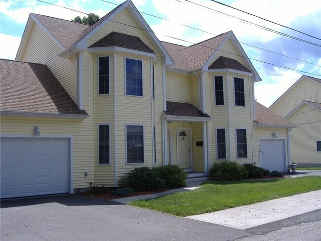 Building Photo - 104 Hill Dr