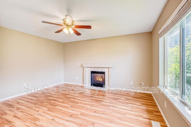 Building Photo - 1383 NE Dutch Ln