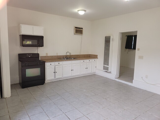 Building Photo - 1128 S Gretna Green Way