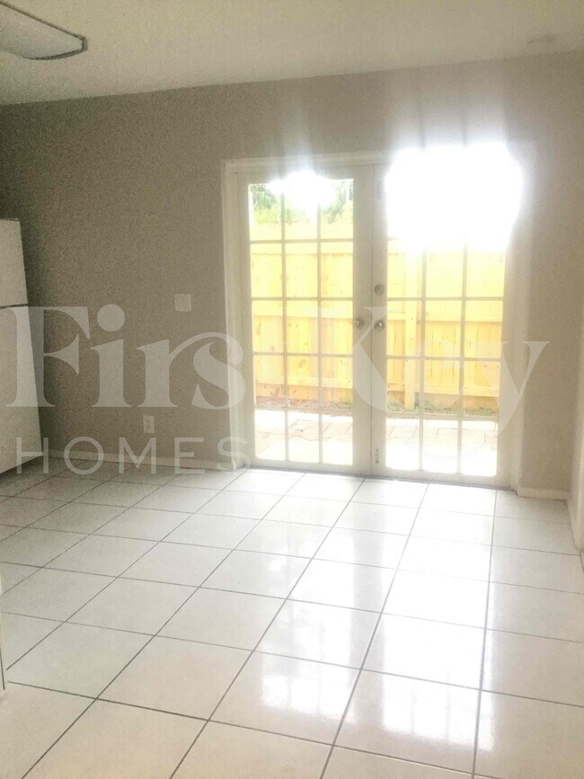 Building Photo - 6129 Moonbeam Dr