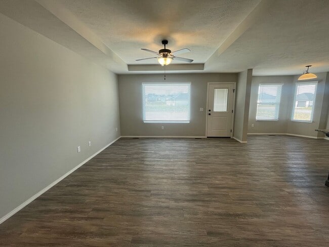 Building Photo - Make this  beautiful modern home yours!!