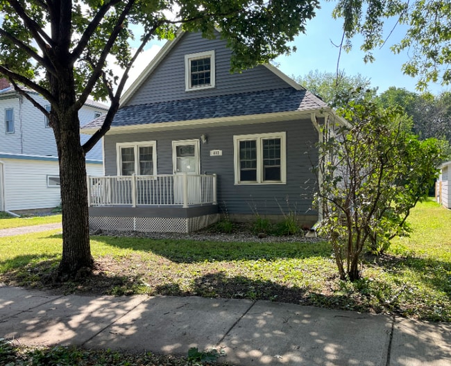 Building Photo - 412 W Skaro St