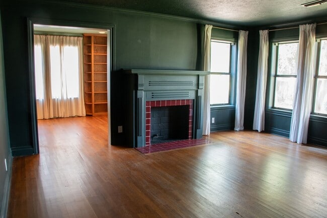 Building Photo - 1417 Central Dr