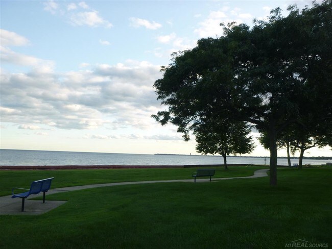 Foto del edificio - 26074 N Lake Dr