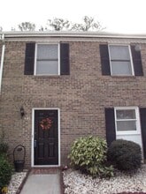 Building Photo - 445 Williamsburg Way