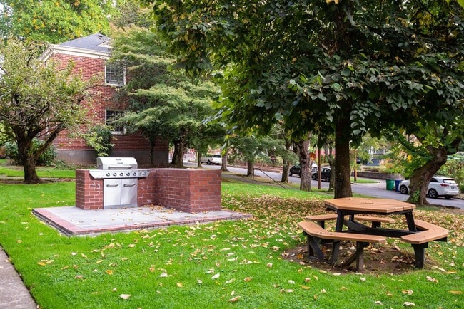 Photo - 1 Bedroom Vintage Lovers Dream Apartment