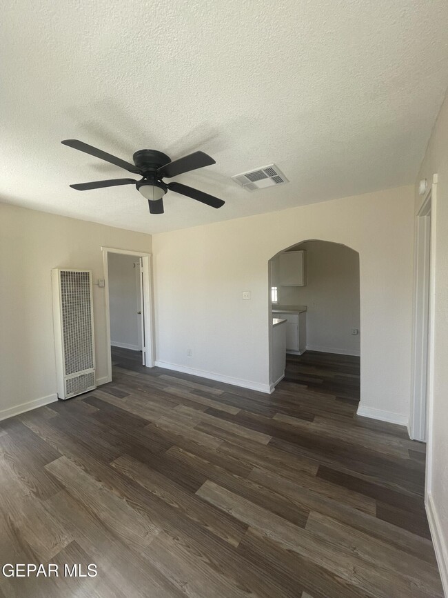 Foto del edificio - 7135 Stiles Dr