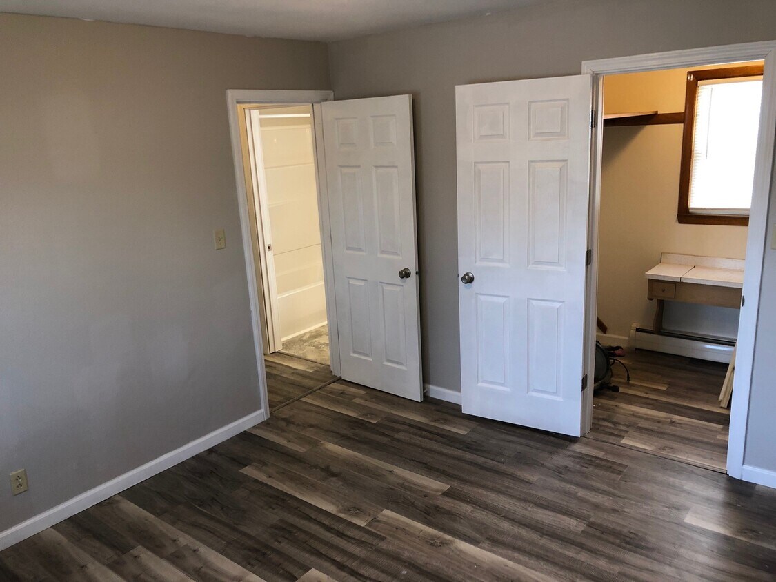 Bedroom w/Walk-in Closet - 916 Lennox St