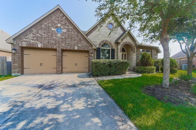 Building Photo - 13803 Royal Ridge Dr