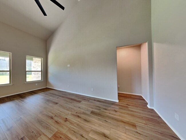 Foto del edificio - 9013 Horse Herd Dr