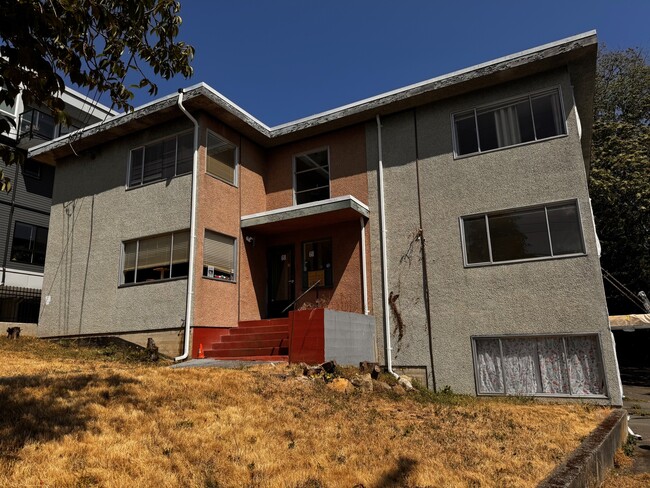 Building Photo - 611 Fernhill Rd