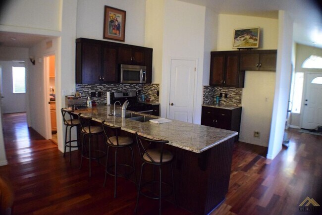 Foto del edificio - House - Now accepting applications!