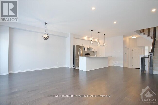 Building Photo - 538 Sonmarg Cres