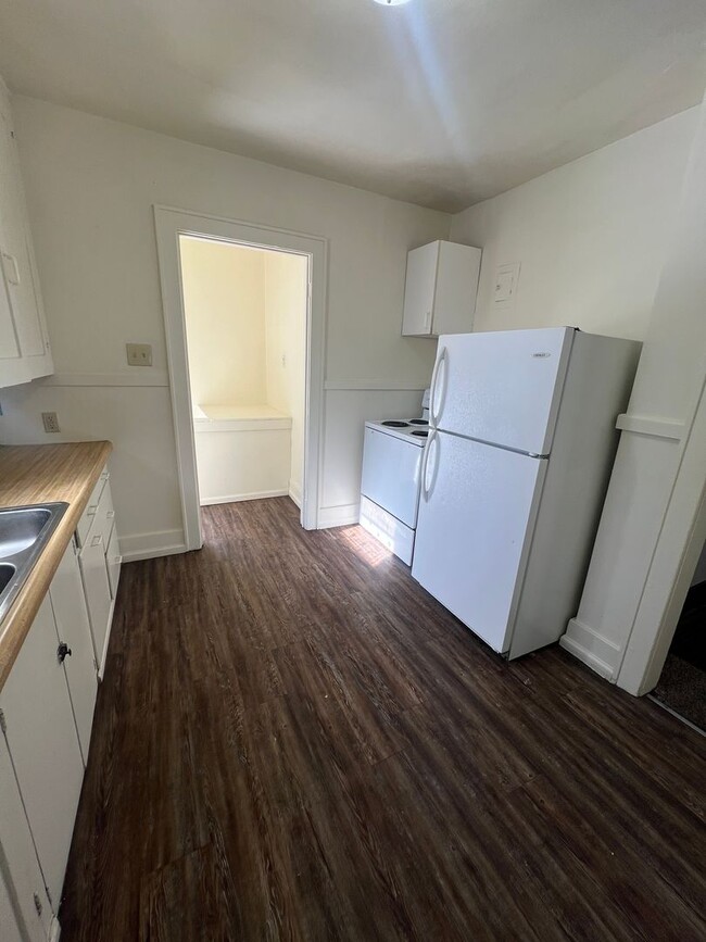 Foto del edificio - 445-447 S Main St