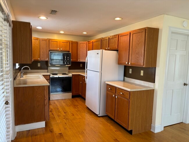 Building Photo - 117 N Front St