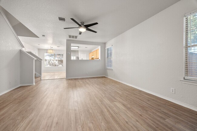 Building Photo - Beautiful Home On A Corner Lot!!!!