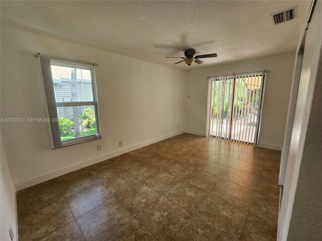 Foto del edificio - 1631 SW 129th Way