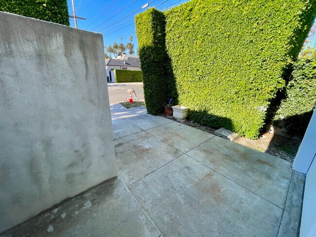 Front of Guest House, 1 parking space - 522 N Roxbury Dr