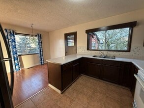 Building Photo - 168XX-168X0 0 Ave