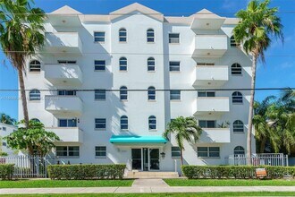 Building Photo - 3052 SW 27th Ave