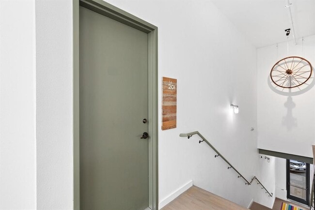 Building Photo - 102 E 2nd St