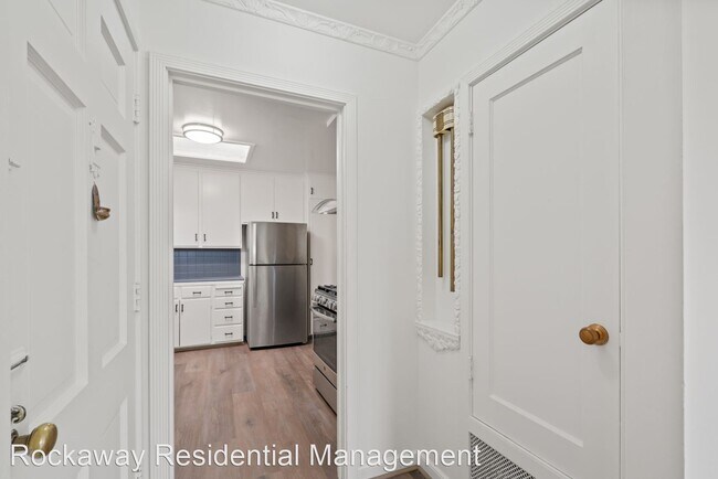 Building Photo - 3 br, 2 bath House - 3411 ALEMANY BLVD.
