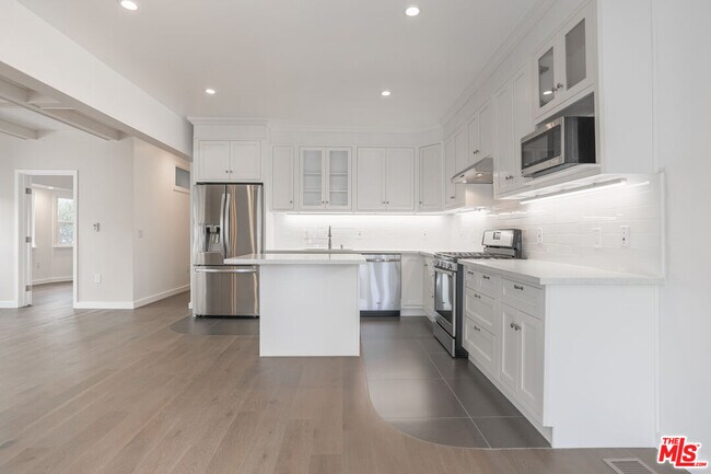 Foto del edificio - 31 Breeze Ave