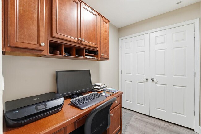 Foto del edificio - 5450 E Deer Valley Dr