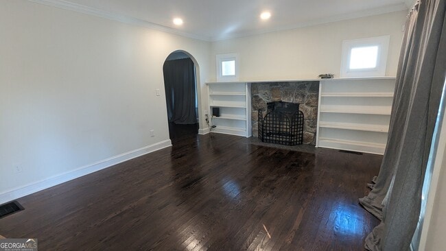 Building Photo - 1855 Thompson Ave
