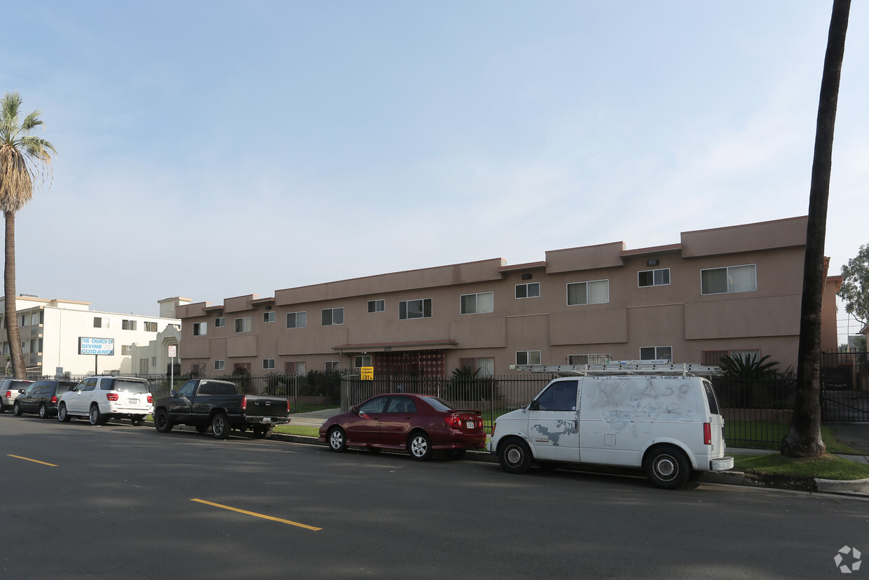 Primary Photo - 1530 S Gramercy Pl