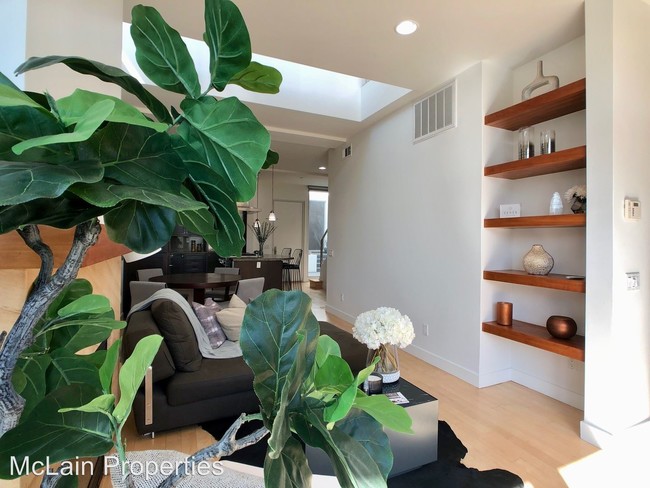 Building Photo - 2 br, 2.5 bath House - 311 S Myers #1