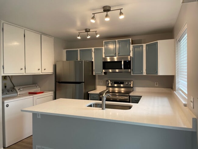 Foto del edificio - 9696 W Chatfield Ave