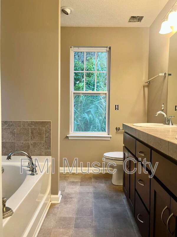 Foto del edificio - 225 Hickory Dr