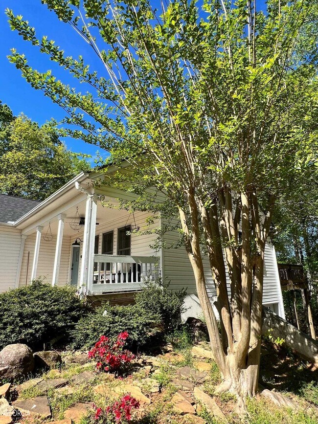 Building Photo - 202 Concord Dr