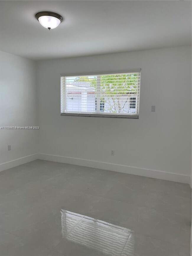Building Photo - 3183 SW 23rd St