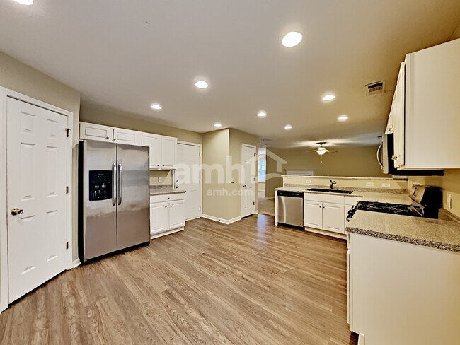 Foto del edificio - 308 Sam Cobb Pl