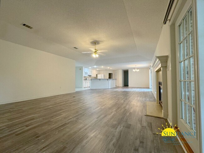Foto del edificio - South Crestview Home with an Screen Enclos...