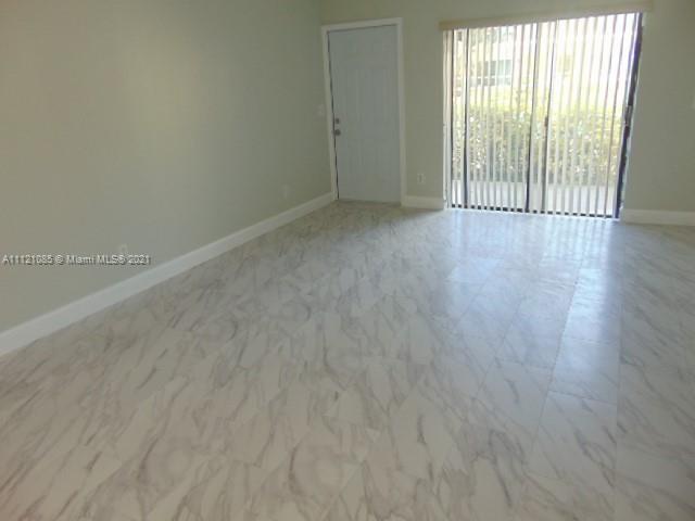Foto del edificio - 11050 Royal Palm Blvd
