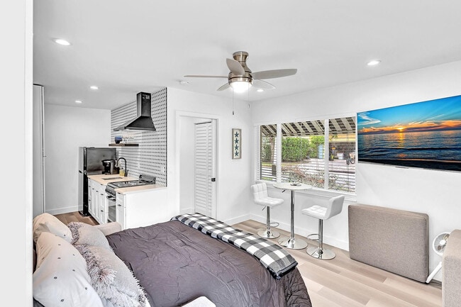 Building Photo - 649 NE 16th Terrace