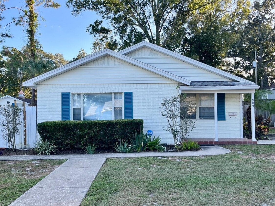 Photo - 906 West Candlewood Avenue - Large Studio Apartment