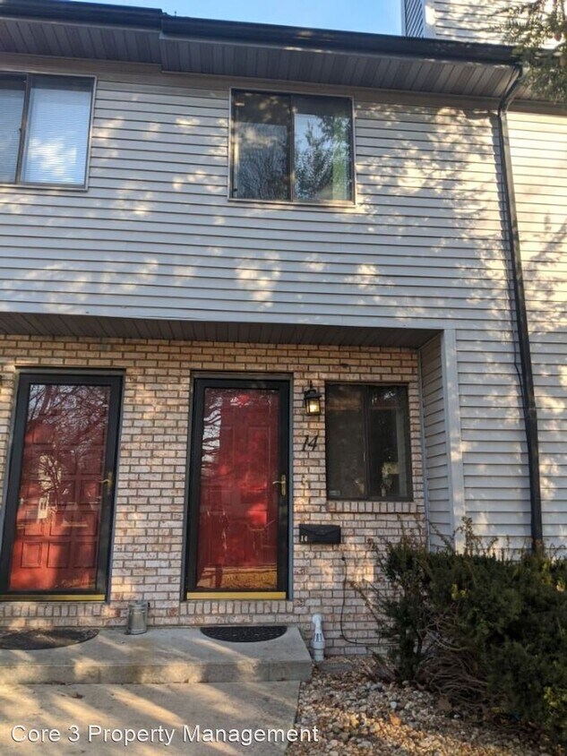Primary Photo - 3 br, 1.5 bath House - 1108 E. Jefferson #14
