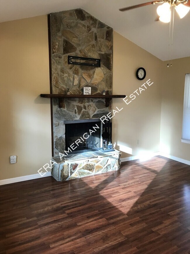 Foto del edificio - 912 Spruce Ct