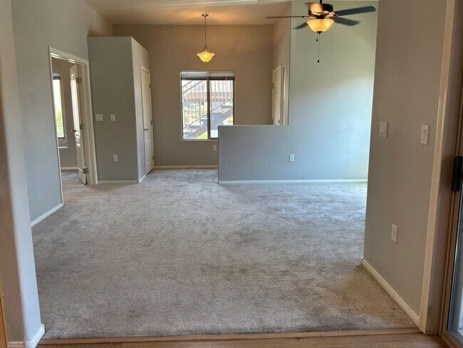 Foto del edificio - Condo 2 bedroom 2 bathroom Gated Entrance