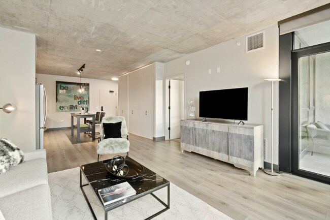 Photo - 1349 W Lake St Apartment