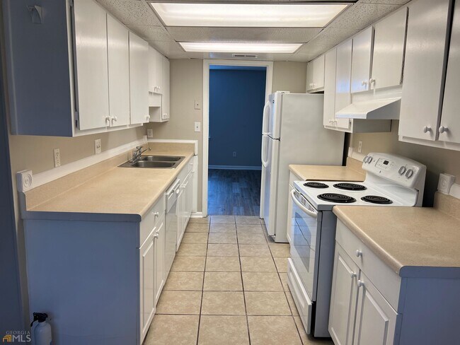 Foto del edificio - 6354 Shannon Pkwy S