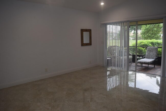 Foto del edificio - 5700 Queen Palm Ct