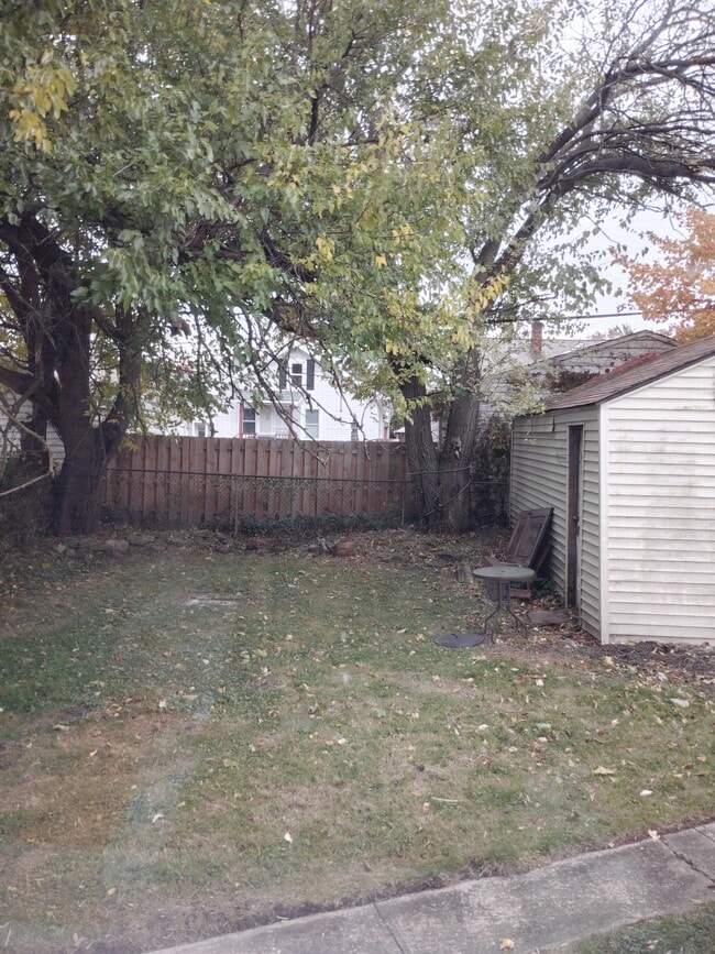 Building Photo - 2215 Hood Ave